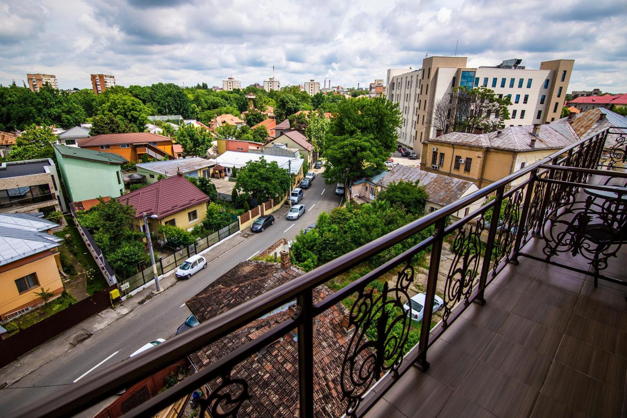 Hotel Golden House Craiova Quarto foto